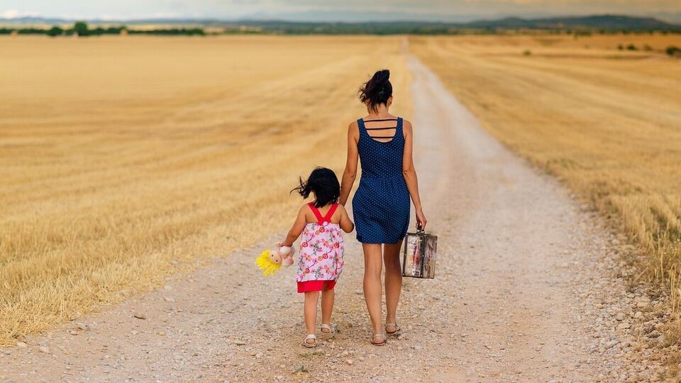 குழந்தை வளர்ப்பு குறிப்புகள் : உங்கள் குழந்தைகள் ஆனந்தமாக இருக்கிறார்களா? அவர்களிடம் இந்த அறிகுறிகள் தோன்றும்!