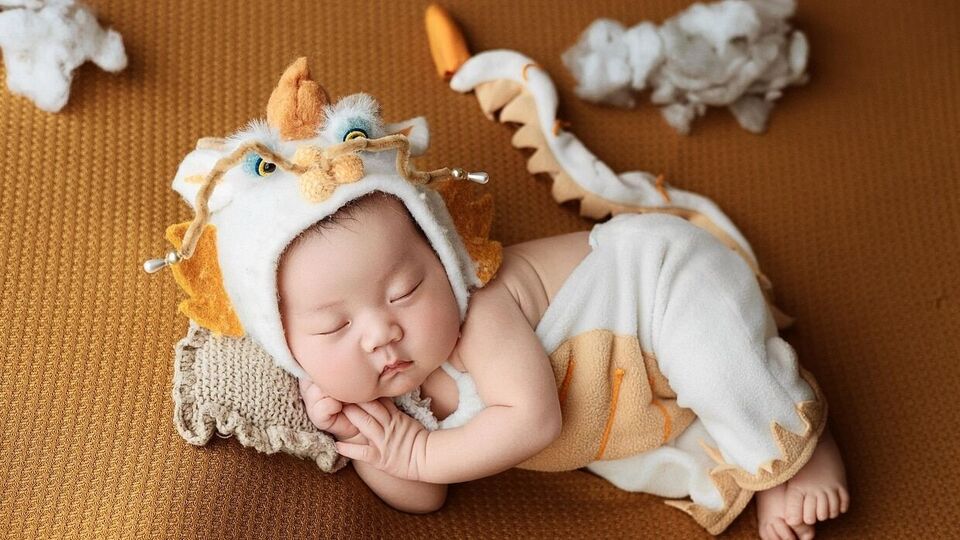 உங்கள் வாழ்வில் ஒளியாக வந்தவர்கள் என்ற அர்த்தம் கொண்ட ஆண் குழந்தைகளின் பெயர்கள் இங்கு கொடுப்பட்டுள்ளன!