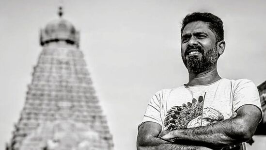 'அரவிந்த் சுவாமி நடிக்கும்போது அவங்களுக்கு ஜோடியாக, ஏன் தேவதர்ஷினி இருக்கணும்னு நினைச்சீங்க?அவங்க தான் இருக்கணும் என்பதில் நான் பிடிவாதமாக இருந்தேன். ஆரம்பத்தில் எனக்குள் இருந்த தயக்கம் என்னன்னா, 96 படத்தில் நடிச்சிட்டாங்க. மீண்டும் அவங்களை இந்தப் படத்தில் நடிக்க வைக்கணுமா. இல்லை புது நடிகர்கள்கிட்ட போகலாமான்னு ஒரு குழப்பம் இருந்தது. எங்க டைரக்‌ஷன் டீம்கிட்டேயும் சொல்றப்போ, தேவதர்ஷினி மேம் மாதிரி ஒருத்தவங்க வேணும்னு சொல்லியிருந்தேன். அவங்களும் ஒரு வாரம்பார்த்திட்டு, அவங்களையே கூப்பிட்டிறலாம்ன்னு சொன்னாங்க. சரி நானும் அவங்கள கூப்பிடலாம்ன்னு சொல்லிட்டேன். தேவதர்ஷினி மேமை கூப்பிடணும் என்பது எழுதி முடிச்சதும் எடுத்த முடிவு'. 