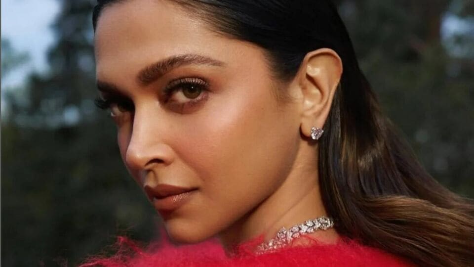 'ஸ்டாக்ஹோம் நகரில் கார்டியர் நிறுவன விழாவில் சிவப்பு நிற உடையில் தோன்றிய தீபிகா படுகோனே ’: கலக்கல் படங்கள்