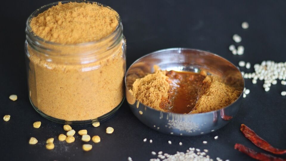 ஆந்திரா ஸ்டைல் பருப்பு பொடி இருந்தா போதும்! சூடான சாதத்திற்கு சூப்பர் காமினேஷன்! இன்னைக்கே ட்ரை பண்ணி பாருங்க!