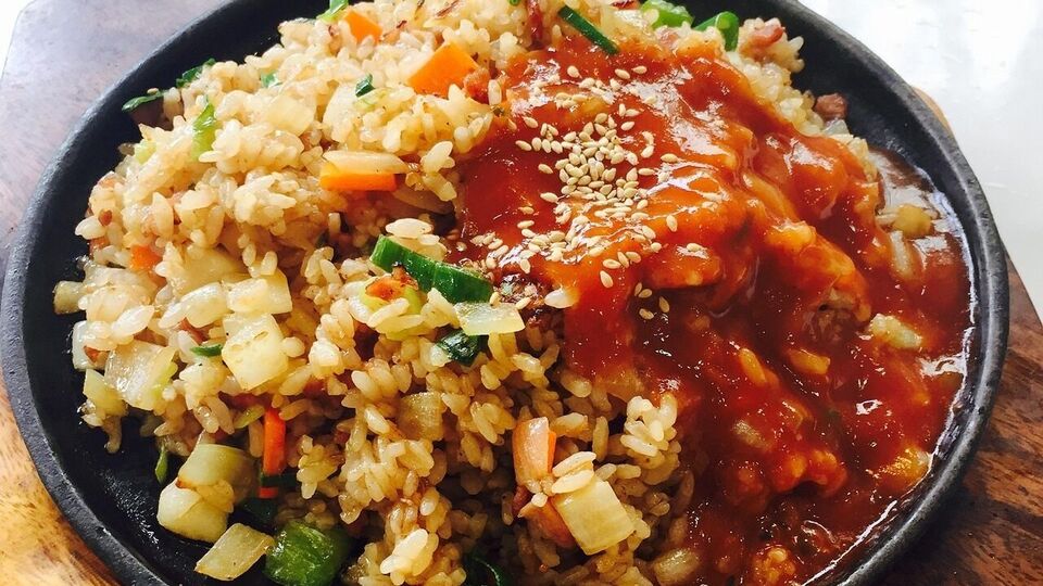 மதிய உணவிற்கு ஒரு ரெசிபி வேண்டுமா? அப்போ இந்த மனம் மயக்கும் மசாலா சாதம் இருக்கே!