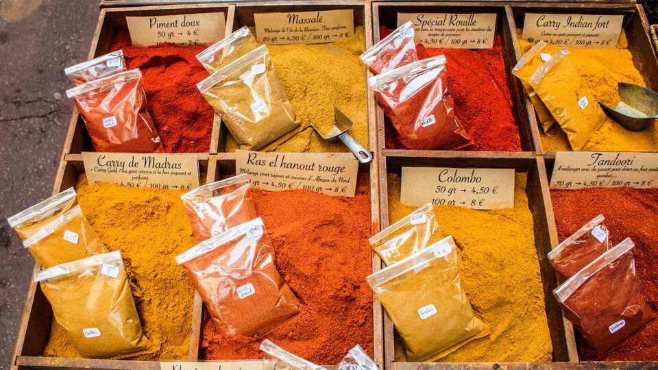 தேவைப்படும் போதெல்லாம் சாப்பிட இந்த பொடி செஞ்சு வச்சா போதும்! சுவையான வத்தக்குழம்பு பொடி செய்வது எப்படி?இதோ ஈசி ரெசிபி!