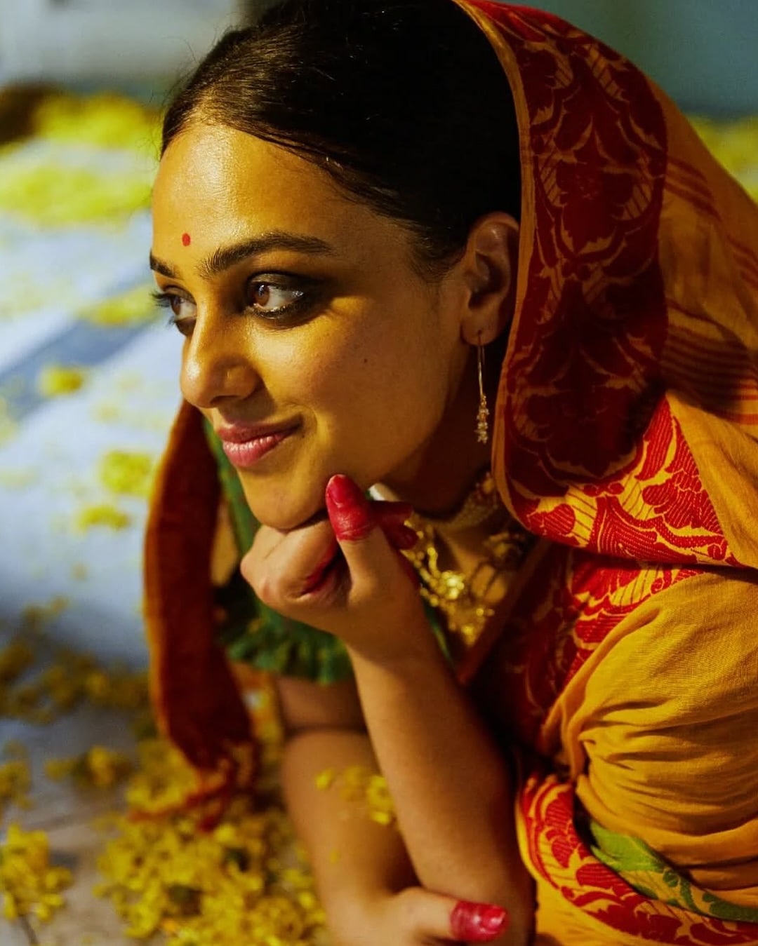 சில நாட்களுக்கு முன்பு, நித்யா மேனன் ஒரு நிகழ்ச்சியில் பங்கேற்றபோது, ​​ஒரு ரசிகர் அவரிடம் கைகுலுக்கச் சொன்ன போது, தனக்கு சளி பிடித்திருப்பதாகக் கூறிவிட்டுச் சென்றார்.  