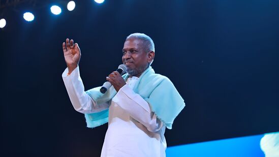 ஹாப்பி 82..! ரசிகர்களுடன் பிறந்தநாள் கொண்டாடி வரும் இசைஞானி இளையராஜா! வாழ்த்து மழையில் இசை நாயகன்! ஹாப்பி 82..! ரசிகர்களுடன் பிறந்தநாள் கொண்டாடி வரும் இசைஞானி இளையராஜா! வாழ்த்து மழையில் இசை நாயகன்!