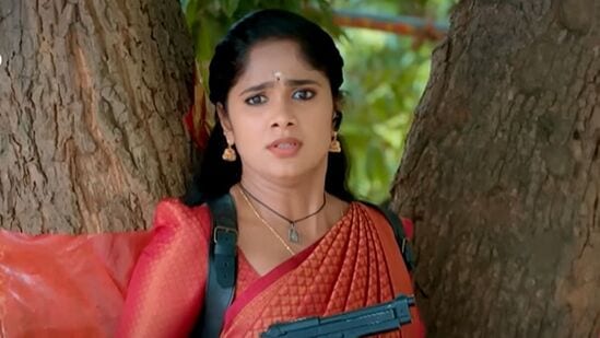 அயலி சீரியல் ஜூன் 3 எபிசோட்: கடத்தப்படும் குழந்தை.. அம்மாவின் மீதான களங்கத்தை போக்க போராடும் நாயகி அயலி சீரியல் ஜூன் 3 எபிசோட்: கடத்தப்படும் குழந்தை.. அம்மாவின் மீதான களங்கத்தை போக்க போராடும் நாயகி
