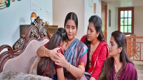 எதிர்நீச்சல் சீரியல் ஜூன் 3 எபிசோட்: அரிவாள் எடுத்த நந்தினி.. கலங்கிய தாரா.. நடக்கப்போவது என்ன? எதிர்நீச்சல் சீரியல் ஜூன் 3 எபிசோட்: அரிவாள் எடுத்த நந்தினி.. கலங்கிய தாரா.. நடக்கப்போவது என்ன?
