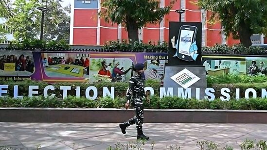 விரைவான வாக்காளர் வருகை அறிக்கை! ஒற்றை செயலியை அறிமுகம் செய்த தேர்தல் ஆணையம் - முழு விவரம் விரைவான வாக்காளர் வருகை அறிக்கை! ஒற்றை செயலியை அறிமுகம் செய்த தேர்தல் ஆணையம் - முழு விவரம்