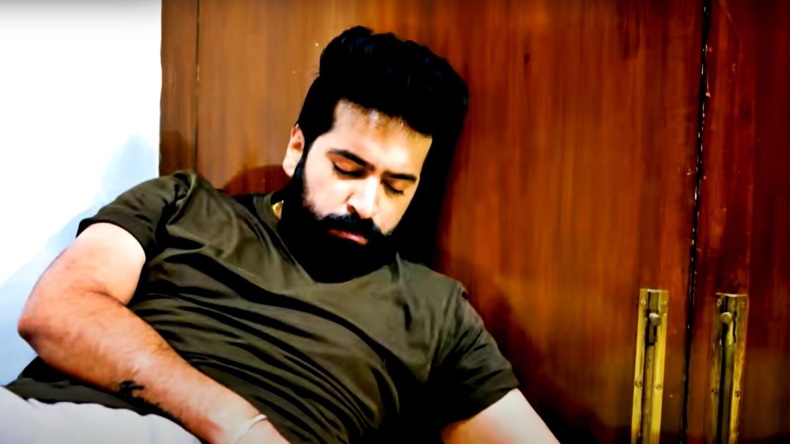 கெட்டி மேளம் சீரியல் ஜூன் 5 எபிசோட்: தூங்க அடம்பிடிக்கும் முருகன்.. நெஞ்சு வலியில் துடிக்கும் மகேஷ்.. கெட்டி மேளம்