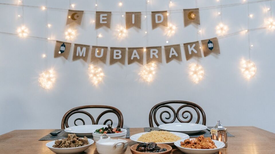 உங்கள் அன்புக்குரியவர்களுடன் பகிர்ந்து கொள்ள பக்ரீத் வாழ்த்துக்கள்!  ஈத் முபாரக் செய்திகள்!