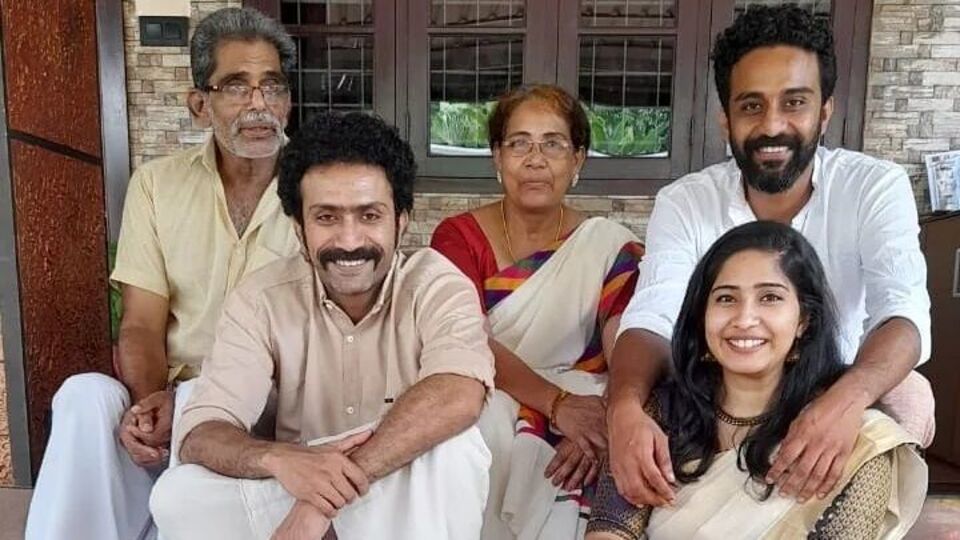 ‘பீஸ்ட்’  ‘குட் பேட் அக்லி’ பிரபலம் ஷைன் டாம் சாக்கோ சென்ற கார் விபத்து! - சம்பவ இடத்திலேயே உயிரிழந்த தந்தை!