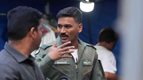ஹிந்தி படத்திற்காக தனுஷ் போட்ட புதிய கெட்டப்.. ஆராவாரம் செய்யும் ரசிகர்கள்.. வைரலாகும் போட்டா! ஹிந்தி படத்திற்காக தனுஷ் போட்ட புதிய கெட்டப்.. ஆராவாரம் செய்யும் ரசிகர்கள்.. வைரலாகும் போட்டா!