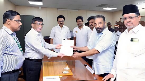 8 ம் வகுப்பு படிப்பு.. 250 கோடிக்கு மேலே சொத்து.. 49 கோடி கடன்! - கமலின் சொத்து விபரங்கள் இவ்வளவா? 8 ம் வகுப்பு படிப்பு.. 250 கோடிக்கு மேலே சொத்து.. 49 கோடி கடன்! - கமலின் சொத்து விபரங்கள் இவ்வளவா?
