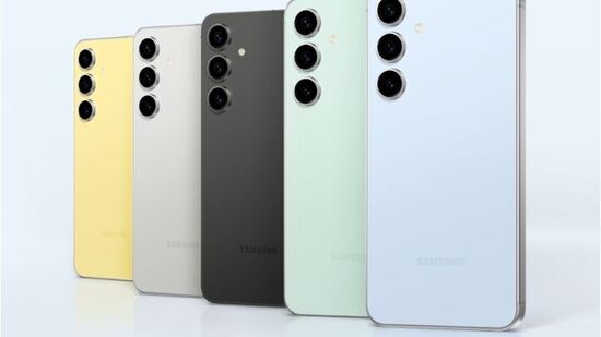 Samsung Galaxy S24 FE- இந்த ஸ்மார்ட்போனின் விலை ரூ. 34,900. இதில் Samsung Exynos 2400E செயலி உள்ளது. இது 6.7-இன்ச் AMOLED டிஸ்ப்ளே கொண்டுள்ளது. இந்த ஸ்மார்ட்போனில் 50MP+8MP+12MP பின்புறம் மற்றும் 10MP முன் கேமரா உள்ளது.