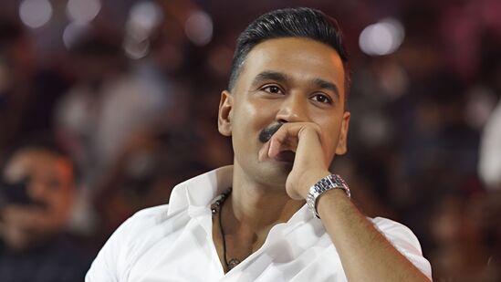 எனக்கு ஹிந்தி தெரியாது.. தமிழில் பேசி மேடையை அதிர விட்ட தனுஷ்.. விவாதத்திற்கு உள்ளான பேச்சு.. எனக்கு ஹிந்தி தெரியாது.. தமிழில் பேசி மேடையை அதிர விட்ட தனுஷ்.. விவாதத்திற்கு உள்ளான பேச்சு..