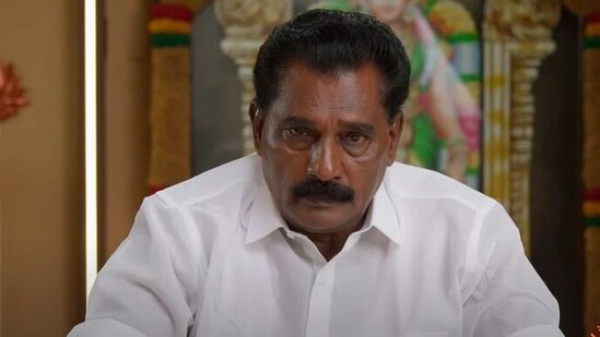 எதிர்நீச்சல் சீரியல் ஜூன் 11 எபிசோட்: தவிக்கும் குணசேகரன்.. சாதிக்கும் ஈஸ்வரி.. தடம் மாறும் தர்ஷன்! எதிர்நீச்சல் சீரியல் ஜூன் 11 எபிசோட்: தவிக்கும் குணசேகரன்.. சாதிக்கும் ஈஸ்வரி.. தடம் மாறும் தர்ஷன்!