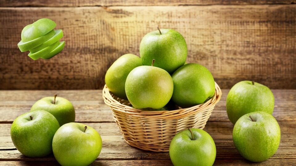 கிரீன் ஆப்பிளின் நன்மைகள் : கிரீன் ஆப்பிள் பழம் சாப்பிட்டு உள்ளீர்களா? அதன் நன்மைகள் என்னவென்று பாருங்கள்!