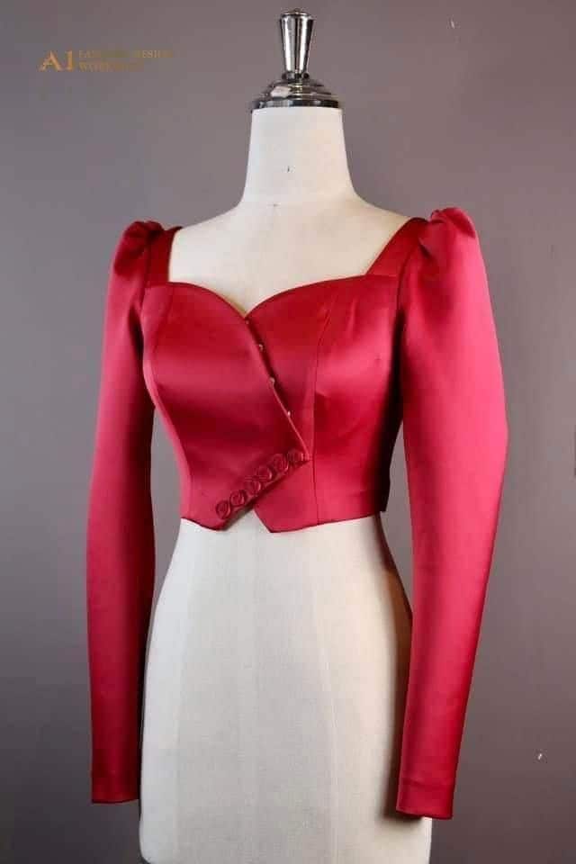 ஜாக்கெட் ஸ்டைல் ரவிக்கை - உங்கள் ரவிக்கையை நேர்த்தியான மற்றும் நேர்த்தியான தோற்றத்தில் தைக்க விரும்பினால், இந்த புத்தம் புதிய ரவிக்கை வடிவமைப்பை தைக்கவும். முன்பக்கம் ஜாக்கெட் பாணியில் முழு ஸ்லீவ்ஸுடன் செய்யப்பட்டுள்ளது. இது உங்கள் புடவையின் அழகை மேம்படுத்தும். (பட உரிமை - பின்ட்ரெஸ்ட்) ஜாக்கெட் ஸ்டைல் ரவிக்கை - உங்கள் ரவிக்கையை நேர்த்தியான மற்றும் நேர்த்தியான தோற்றத்தில் தைக்க விரும்பினால், இந்த புத்தம் புதிய ரவிக்கை வடிவமைப்பை தைக்கவும். முன்பக்கம் ஜாக்கெட் பாணியில் முழு ஸ்லீவ்ஸுடன் செய்யப்பட்டுள்ளது. இது உங்கள் புடவையின் அழகை மேம்படுத்தும். (பட உரிமை - பின்ட்ரெஸ்ட்)