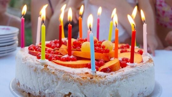 பிறந்த நாளன்று மெழுகுவர்த்தி ஊதுவது நல்லதா? இல்ல கெட்டதா? பிறந்த நாளன்று மெழுகுவர்த்தி ஊதுவது நல்லதா? இல்ல கெட்டதா?