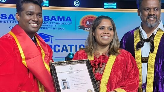 புதுவித நோய்.. காப்பி பட விமர்சனத்திற்கு பதிலடி.. டாக்டரான உடன் சம்பவம் செய்த அட்லி.. புதுவித நோய்.. காப்பி பட விமர்சனத்திற்கு பதிலடி.. டாக்டரான உடன் சம்பவம் செய்த அட்லி..