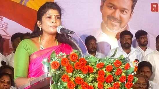 புறக்கணிக்கப்படுகிறாரா அஜிதா ஆக்னல்.. மேடையில் துண்டிக்கப்பட்ட நேரலை.. தவெகவில் சலசலப்பு! புறக்கணிக்கப்படுகிறாரா அஜிதா ஆக்னல்.. மேடையில் துண்டிக்கப்பட்ட நேரலை.. தவெகவில் சலசலப்பு!
