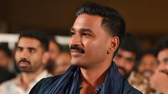 ‘எங்க அப்பா பட்ட கஷ்டம் தான் நான் இங்க நிக்க காரணம்..’ குபேரா நிகழ்ச்சியில் நெகிழ்ந்த தனுஷ் ‘எங்க அப்பா பட்ட கஷ்டம் தான் நான் இங்க நிக்க காரணம்..’ குபேரா நிகழ்ச்சியில் நெகிழ்ந்த தனுஷ்