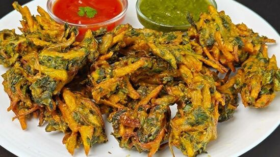 மழை வரும் பொழுது சூடான சிற்றுண்டி சாப்பிட வேண்டுமா? அப்போ இந்த பாலக்கீரை பக்கோடா ட்ரை பண்ணி பாருங்கள்! மழை வரும் பொழுது சூடான சிற்றுண்டி சாப்பிட வேண்டுமா? அப்போ இந்த பாலக்கீரை பக்கோடா ட்ரை பண்ணி பாருங்கள்!