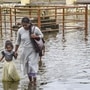 கேரளாவில் 5 மாவட்டங்களுக்கு ரெட் அலர்ட்.. பம்பாவில் யாத்ரீகர்கள் நீராட தற்காலிக தடை கேரளாவில் 5 மாவட்டங்களுக்கு ரெட் அலர்ட்.. பம்பாவில் யாத்ரீகர்கள் நீராட தற்காலிக தடை