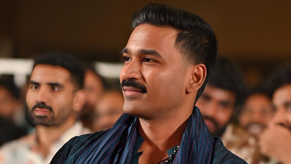 ‘எங்க அப்பா பட்ட கஷ்டம் தான் நான் இங்க நிக்க காரணம்..’ குபேரா நிகழ்ச்சியில் நெகிழ்ந்த தனுஷ்