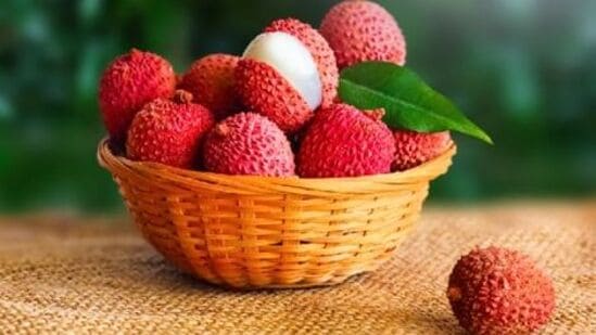 குழந்தைகளுக்கு ஏன் வெறும் வயிற்றில் லிச்சி பழங்களை கொடுக்க கூடாது பாருங்க!