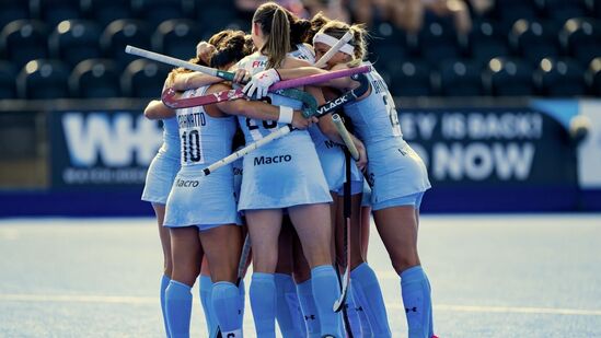 FIH மகளிர் புரோ லீக்.. பலம் வாய்ந்த அர்ஜென்டினாவுக்கு எதிராக இந்திய மகளிர் மற்றொரு தோல்வி FIH மகளிர் புரோ லீக்.. பலம் வாய்ந்த அர்ஜென்டினாவுக்கு எதிராக இந்திய மகளிர் மற்றொரு தோல்வி