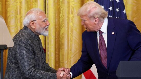 பாகிஸ்தான் விவகாரத்தில் அமெரிக்கா தலையிடக்கூடாது.. டிரம்பிடம் மோடி பேச்சு - நடந்தது என்ன? பாகிஸ்தான் விவகாரத்தில் அமெரிக்கா தலையிடக்கூடாது.. டிரம்பிடம் மோடி பேச்சு - நடந்தது என்ன?