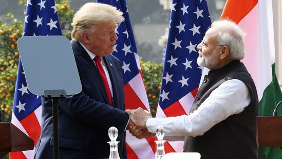 மே 10 அன்று இந்தியாவிற்கும் பாகிஸ்தானுக்கும் இடையில் போர் நிறுத்தத்தை முதன்முதலில் அறிவித்தவர் டிரம்ப் ஆவார், மேலும் ஒரு அதிகாரப்பூர்வ அறிக்கையில், அமெரிக்கா இந்த சம்பவத்திற்கு மத்தியஸ்தம் செய்ததாகக் கூறியது. அப்போதிருந்து, டிரம்ப் ஒரு பல முறை இந்தியாவையும் பாகிஸ்தானையும் சண்டையிடுவதை நிறுத்துமாறு கட்டாயப்படுத்தியதாகவும், இந்த முயற்சியில் இரு நாடுகளுடனான வர்த்தகத்தை துண்டிக்க அச்சுறுத்தல்களைப் பயன்படுத்தியதாகவும் கூறியுள்ளார்.