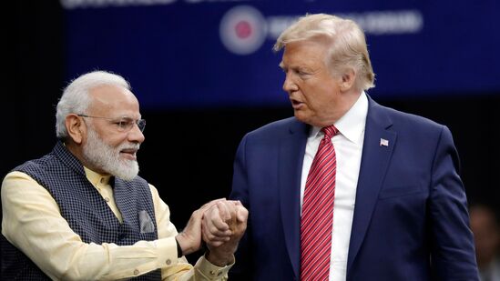 இந்த விவகாரம் குறித்து மோடி டிரம்பிடம் பேசுவது இதுவே முதல் முறை. வெளியுறவுச் செயலாளர் விக்ரம் மிஸ்ரி மோடியின் கருத்துக்களைப் பகிரங்கப்படுத்தினார். இவ்வளவு காலமாக, எஸ். ஜெய்சங்கர் தொடங்கி, இந்தியாவின் உயர்மட்டத் தலைவர்களும் அதிகாரிகளும், டிரம்பின் தொடர்ச்சியான &#39;மத்தியஸ்தப் பதிவு&#39; குறித்து தெளிவான செய்திகளை வழங்கி வருகின்றனர். ஆனால் டிரம்ப் அங்கு நிற்கவில்லை. இந்த சூழ்நிலையில், மோடியின் நேரடியான வலுவான செய்தி மிகவும் குறிப்பிடத்தக்கதாகும். 