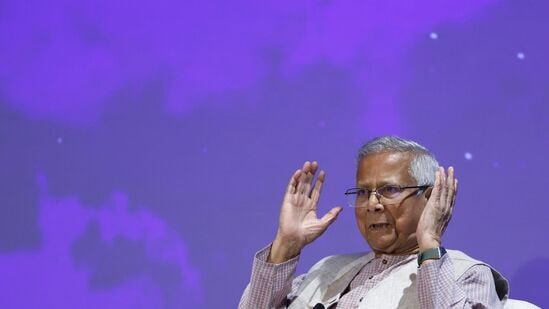 புரோத்தோம் அலோ அறிக்கையின்படி, 2023 ஆம் ஆண்டில் சுவிஸ் வங்கிகளில் பங்களாதேஷியர்கள் டெபாசிட் செய்த தொகை 1 கோடியே 77 லட்சம் சுவிஸ் பிராங்குகள். கடந்த ஓராண்டில் இந்த தொகை 58 கோடியே 95 லட்சம் சுவிஸ் பிராங்குகளாக அதிகரித்துள்ளது. பங்களாதேஷ் நாணயத்தில் சுவிஸ் பிராங்கின் விலை 149 டாக்கா. இந்நிலையில், சுவிஸ் வங்கியில் வங்கதேச கரன்சியில் டெபாசிட் செய்யப்பட்ட தொகை ரூ.8,784 கோடியாகும். 