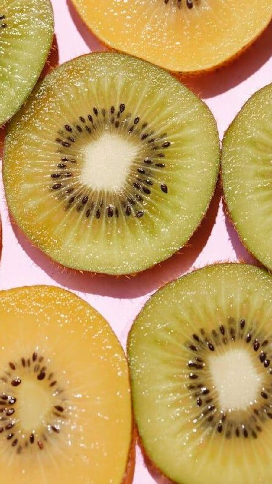 தினமும் ஒரு கிவி பழம் சாப்பிட்டால் கிடைக்கும் நன்மைகளை பாருங்க!