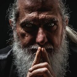 <p>சாமுத்திரிகா சாஸ்திரத்தின்படி மனித உடலின் அங்கங்களை வைத்து, ஒருவரின் குணம், எதிர்காலம் போன்றவற்றை அறிந்து கொள்ளலாம். ஒருவரின் பல்வேறு உடல் பாகங்களின் வடிவத்தைப் பார்த்து அவரது ஆளுமை மற்றும் எதிர்காலம் தீர்மானிக்கப்படுகிறது. அதேபோல், ஒருவரின் மூக்கின் வடிவம் அந்த நபர் உண்மையில் எப்படிப்பட்டவர் என்பதைக் கூற முடியும். அவர் தனது தனிப்பட்ட வாழ்க்கையில் எப்படிப்பட்டவர், அவரது எதிர்காலம் எப்படி இருக்கலாம்</p>
