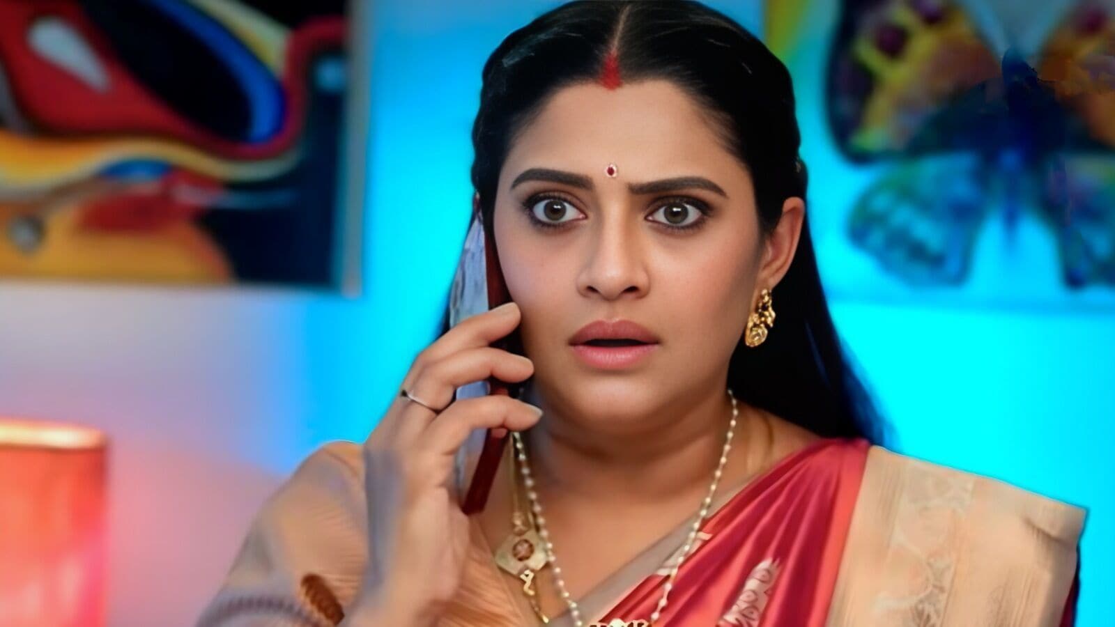 கடத்தப்படும் அபிராமி.. கோயில் நகையை ஆட்டைய போடும் வில்லன்கள் - கார்த்திகை தீபம் இன்றைய எபிசோட் அப்டேட்