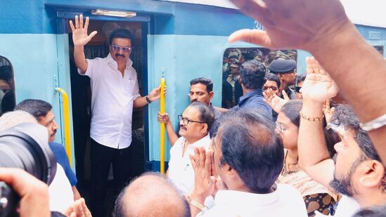 ரயில் கட்டணத்தை உயர்த்தக் கூடாது - முதலமைச்சர் மு.க.ஸ்டாலின் வேண்டுகோள்! ரயில் கட்டணத்தை உயர்த்தக் கூடாது - முதலமைச்சர் மு.க.ஸ்டாலின் வேண்டுகோள்!