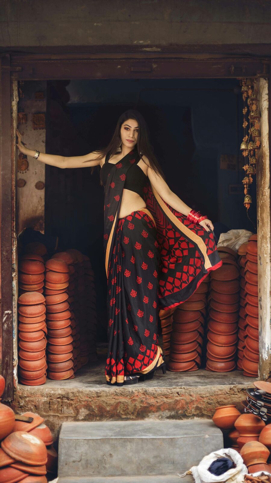 புடவையில் ஒல்லியாக இருக்க இந்த டிப்ஸ் மற்றும் ட்ரிக்ஸை ட்ரை பண்ணுங்க!