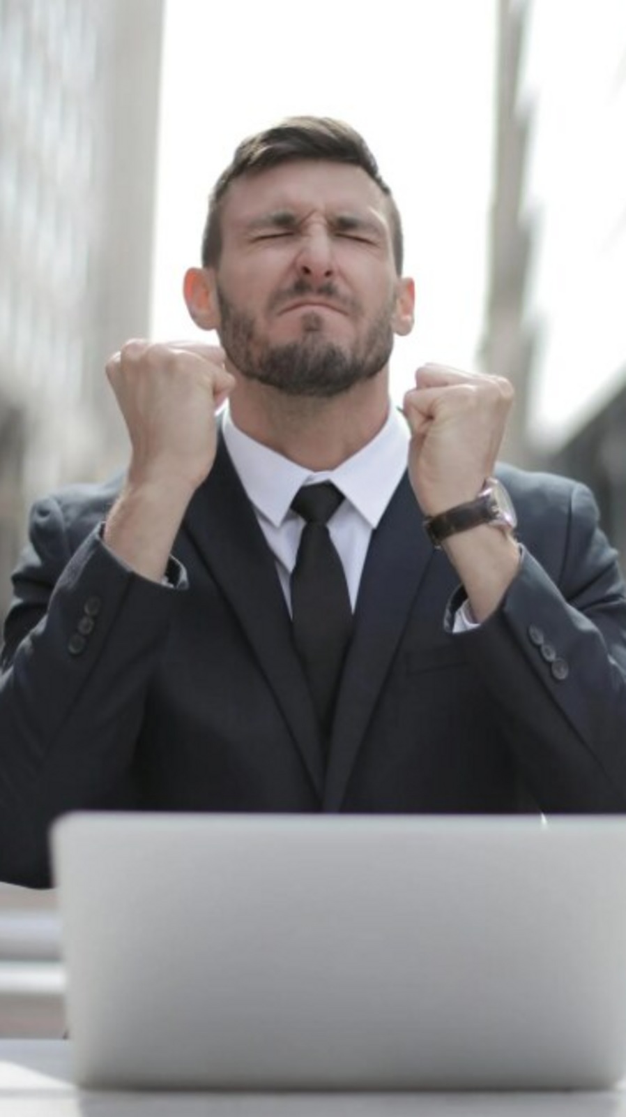 உங்கள் தொழில் நம்பிக்கையை அதிகரிக்க ஊக்கமளிக்கும் மேற்கோள்கள்