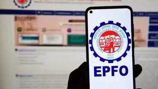 PF இருப்பைச் சரிபார்க்க, நீங்கள் இனி EPFO இணையதளத்தைத் திறக்கவோ அல்லது பயன்பாட்டைப் பதிவிறக்கவோ தேவையில்லை. சில நொடிகளில் உங்கள் பிஎஃப் கணக்கின் இருப்பு இலவசமாக தெரியும். மூன்று வழிகளைப் பற்றி பேசலாம். 