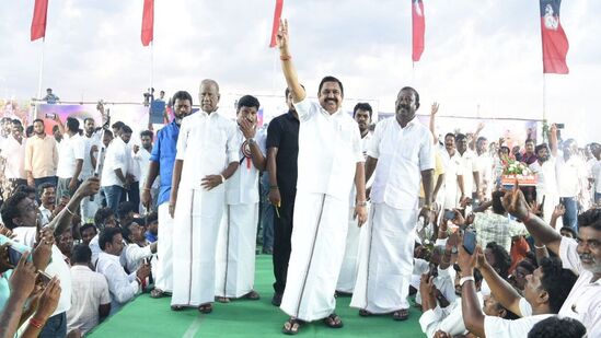 "சாதாரண தொண்டனும் உயர் பதவிக்கு வரக்கூடிய ஒரே இயக்கம் அதிமுக.." மாற்றுக் கட்சியினர் இணைப்புக் கூட்டத்தில் இபிஎஸ் பேச்சு "சாதாரண தொண்டனும் உயர் பதவிக்கு வரக்கூடிய ஒரே இயக்கம் அதிமுக.." மாற்றுக் கட்சியினர் இணைப்புக் கூட்டத்தில் இபிஎஸ் பேச்சு