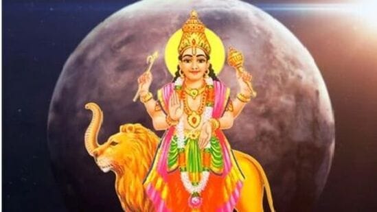 கிரகங்களின் அதிபதியான புதன் ஜூலை 18 முதல் வக்கிர கதியில் சஞ்சரித்து ஆகஸ்ட் 11 ஆம் தேதி சஞ்சரிப்பார். ஜூலை 18 ஆம் தேதி காலை 10:12 மணிக்கு புதன் கடக ராசியில் வக்கிர கதியில் சஞ்சரிப்பார்.