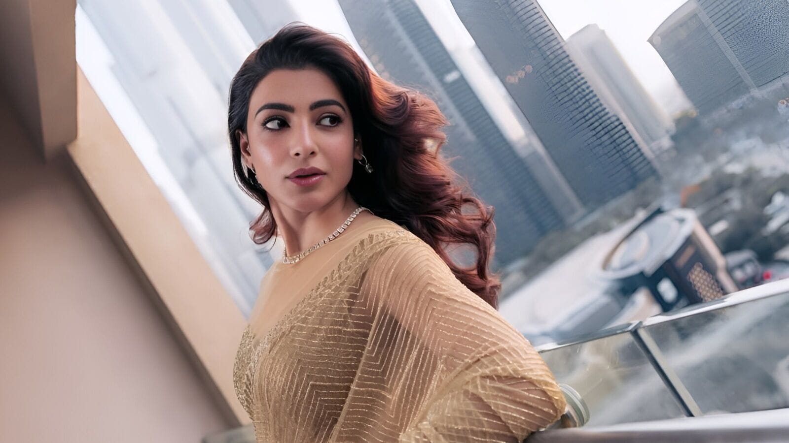 தோல்களை பற்றிக்கொண்ட இயக்குநர்.. யுஎஸ் டூரில் சமந்தா - கலர்புல்லான புகைப்படங்கள் பகிர்வு