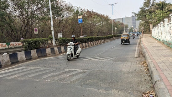 தொழிற்சங்கங்கள் மற்றும் விவசாய சங்கங்கள் கூட்டாக ஜூலை 9 அன்று நாடு தழுவிய வேலைநிறுத்தத்திற்கு அழைப்பு விடுத்துள்ளன. அரசாங்கத்தின் "கார்ப்பரேட் சார்பு மற்றும் தொழிலாளர் விரோத" கொள்கைகளை எதிர்த்து 'பாரத் பந்த்' அழைப்பு விடுக்கப்பட்டுள்ளது. பல்வேறு துறைகளைச் சேர்ந்த 25 கோடிக்கும் அதிகமான தொழிலாளர்கள் வேலைநிறுத்தத்தில் பங்கேற்பார்கள் என்று எதிர்பார்க்கப்படுகிறது. வங்கி, போக்குவரத்து மற்றும் பிற பொது சேவைகள் இன்று கணிசமாக பாதிக்கப்படலாம்.  
