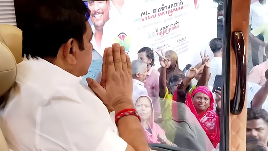 ‘கடலில் பேனா வைக்க நிதி இருக்கு.. கார் பந்தயத்துக்கு நிதி இருக்கு.. கல்லூரிக்கு இல்லையா..?’ ஏறி அடித்த எடப்பாடி!