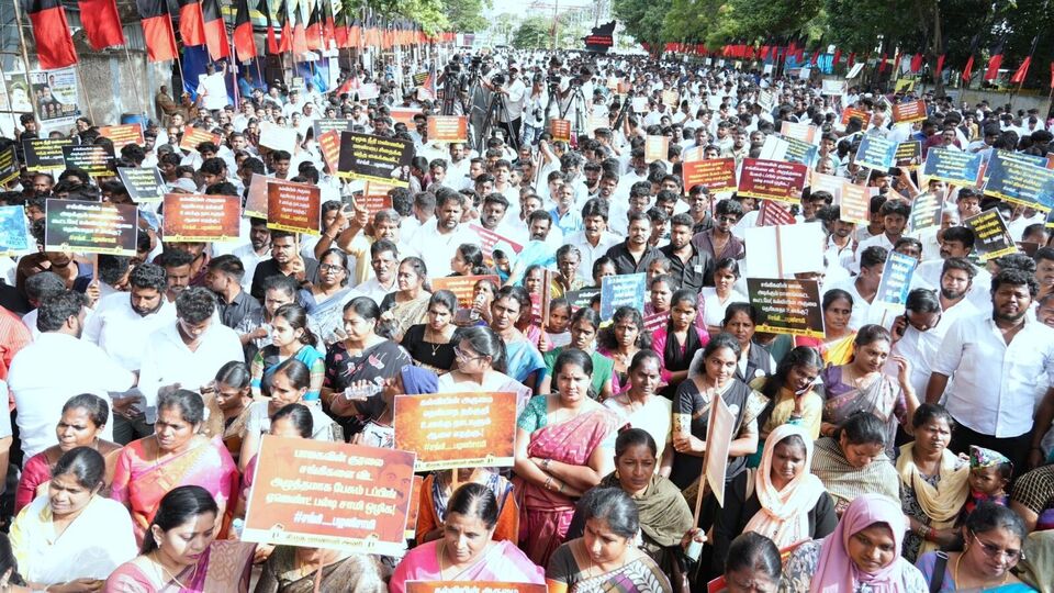 ட்ரெண்டாகும் “#சங்கி_பழனிச்சாமி” ஹேஷ்டாக்.. கோவையில் திமுக மாணவர் அணியினர் போராட்டம்