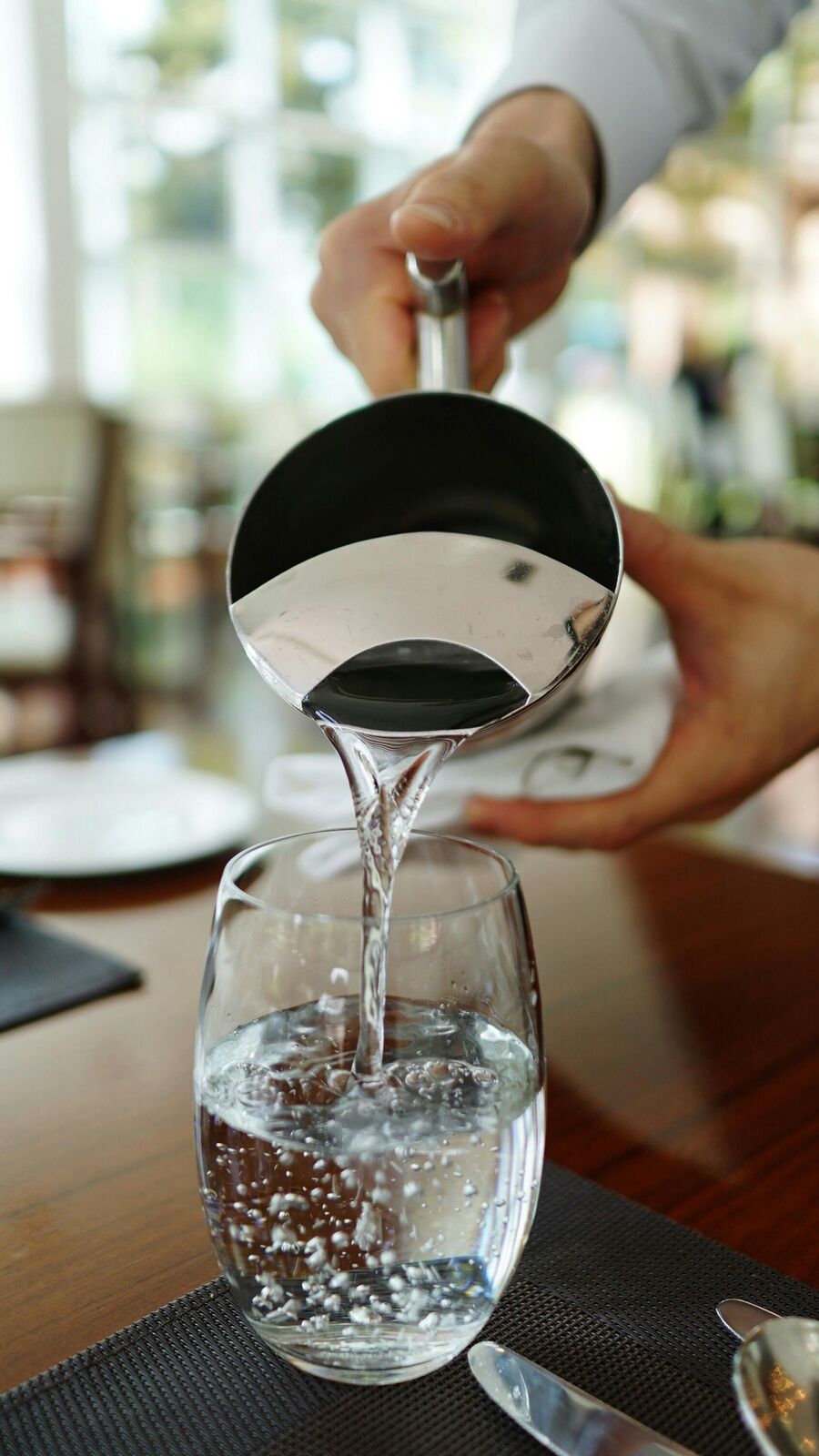 தினமும் காலையில் வெதுவெதுப்பான நீரை ஏன் குடிக்க வேண்டும்? அறி