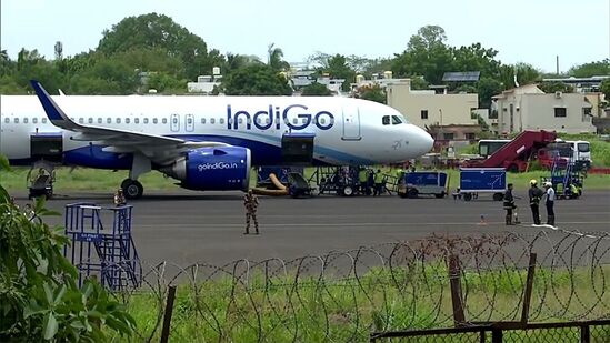 Delhi Goa Indigo Flight: இயந்திரக் கோளாறு: டெல்லி-கோவா இண்டிகோ விமானம் மும்பை விமான நிலையத்தில் அவசர தரையிறக்கம்